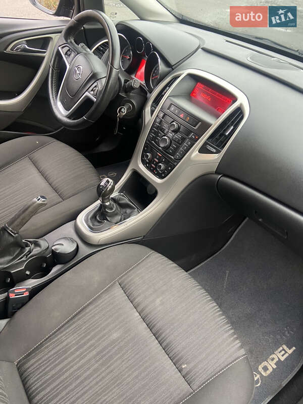 Хэтчбек Opel Astra 2011 в Стрые