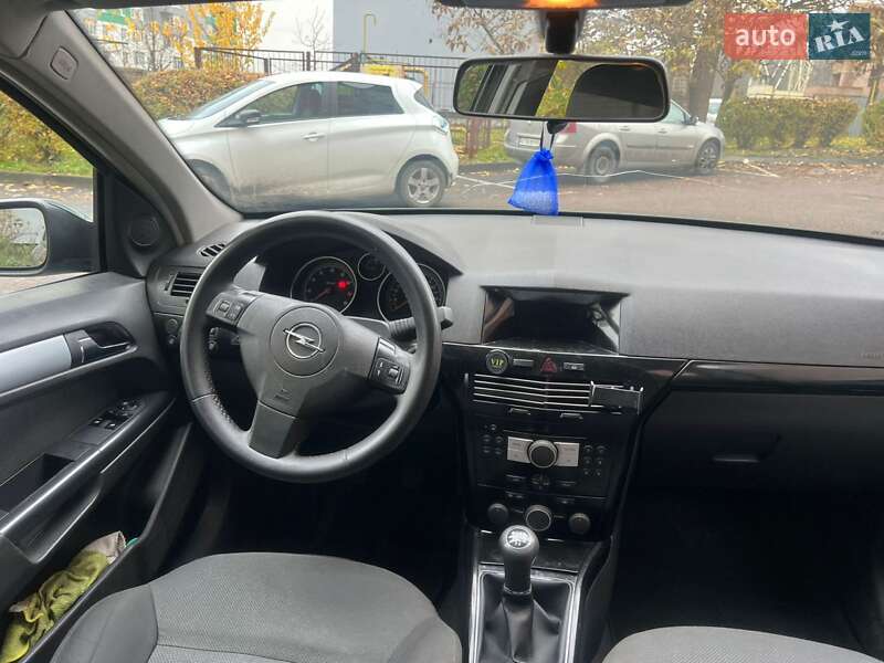 Універсал Opel Astra 2005 в Луцьку