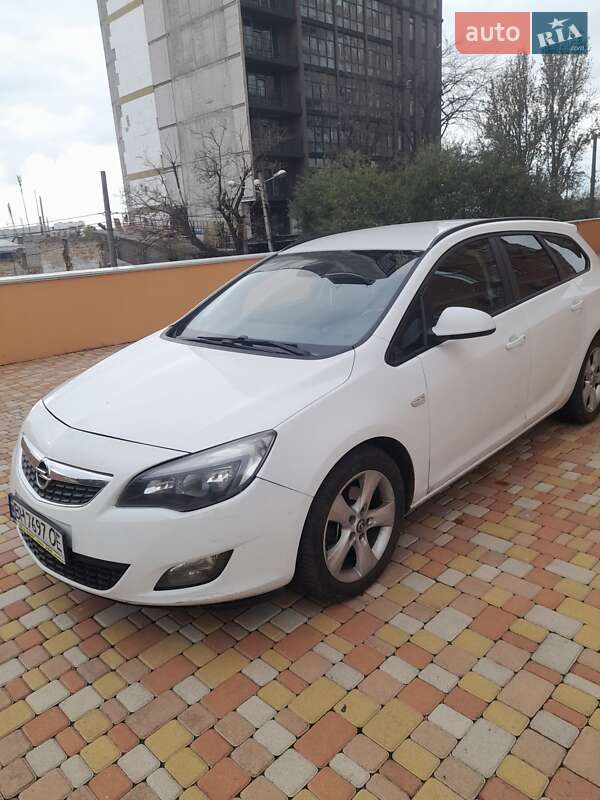 Универсал Opel Astra 2011 в Одессе
