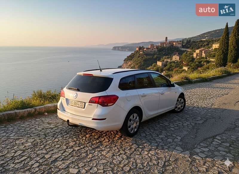 Універсал Opel Astra 2012 в Шумську