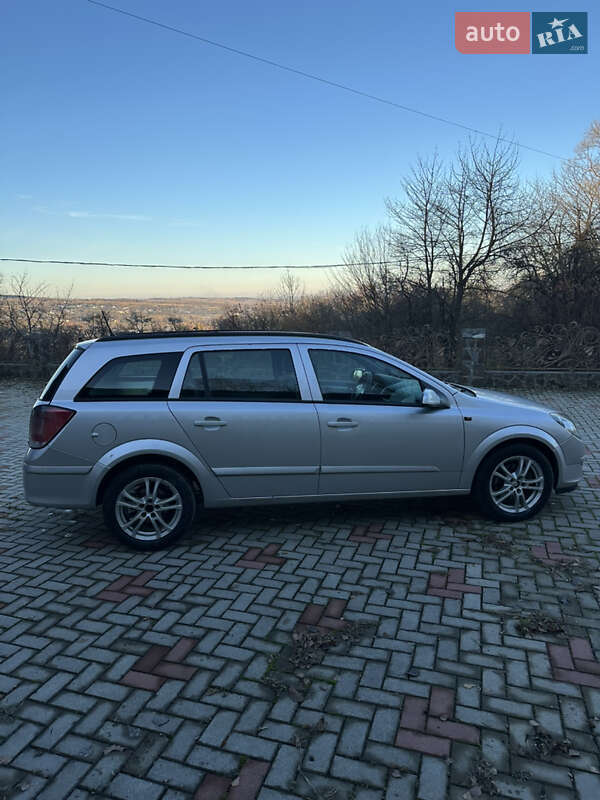 Универсал Opel Astra 2005 в Рожнове