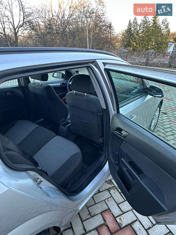 Универсал Opel Astra 2005 в Рожнове
