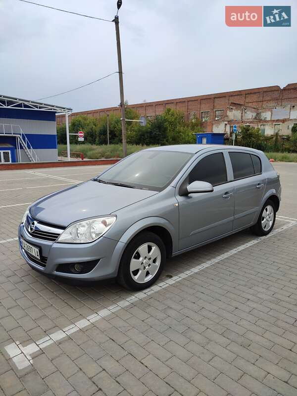 Хэтчбек Opel Astra 2008 в Ромнах фото 3 Хэтчбек Opel Astra 2008 в Ромнах