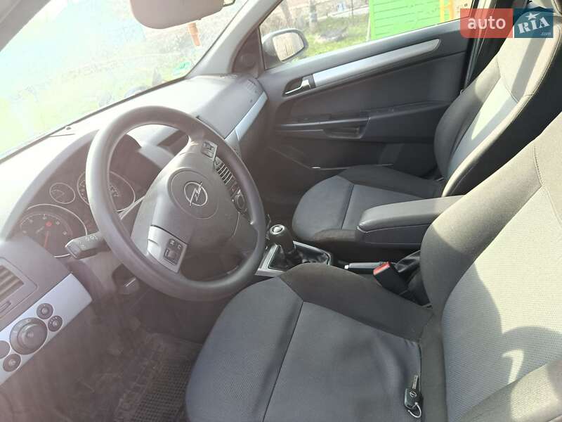 Универсал Opel Astra 2005 в Бышеве