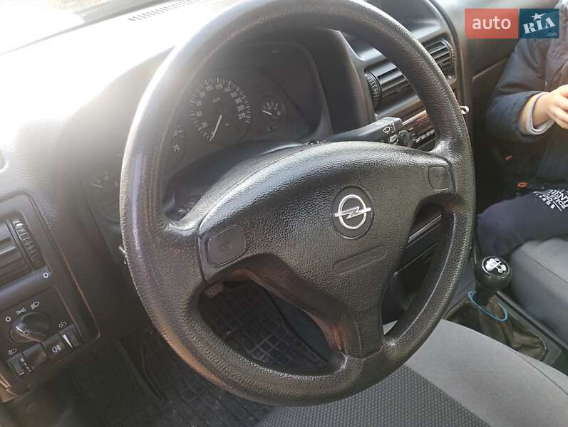 Седан Opel Astra 2004 в Коростене