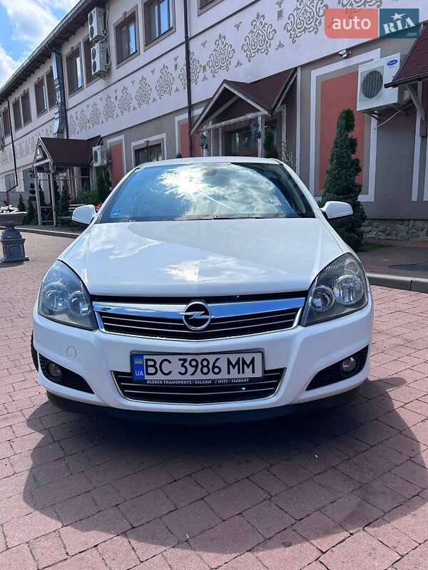 Opel Astra 2010 Opel Astra 2010