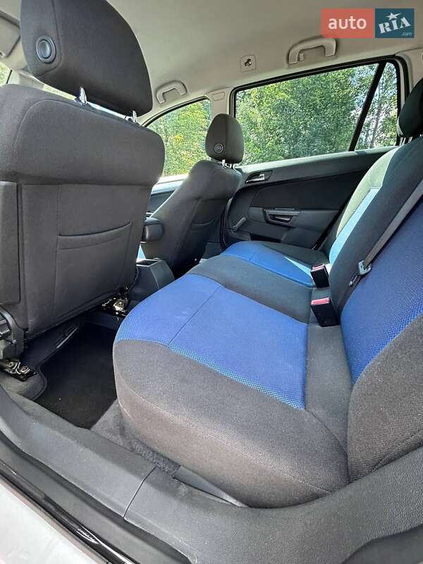 Универсал Opel Astra 2010 в Стрые