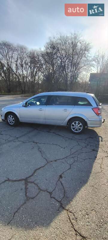 Универсал Opel Astra 2010 в Киеве