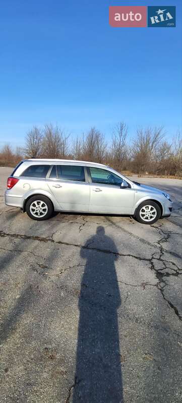 Универсал Opel Astra 2010 в Киеве