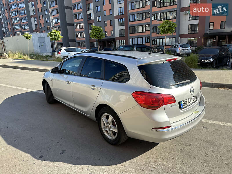 Универсал Opel Astra 2013 в Тернополе