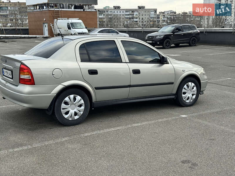 Седан Opel Astra 2008 в Киеве