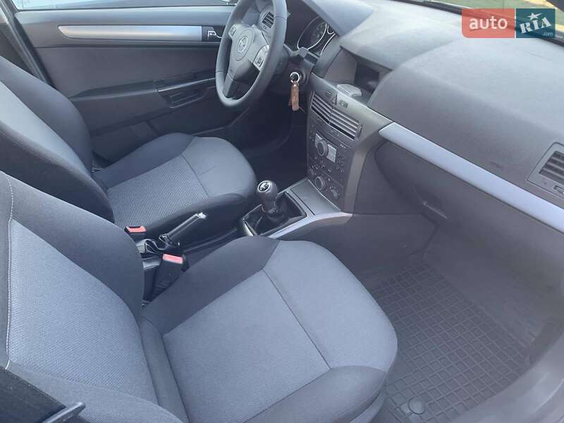 Универсал Opel Astra 2005 в Луцке