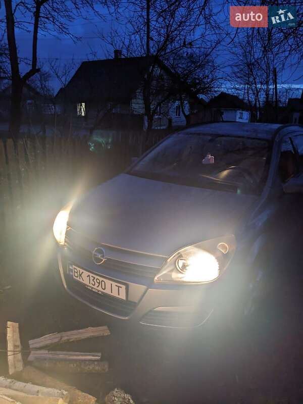 Универсал Opel Astra 2004 в Рокитном