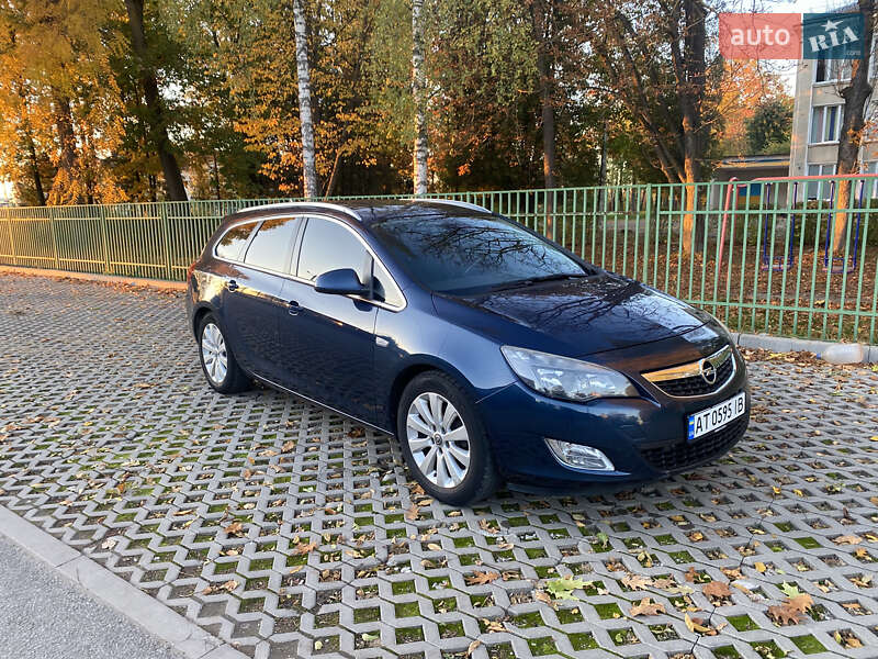 Универсал Opel Astra 2012 в Ивано-Франковске