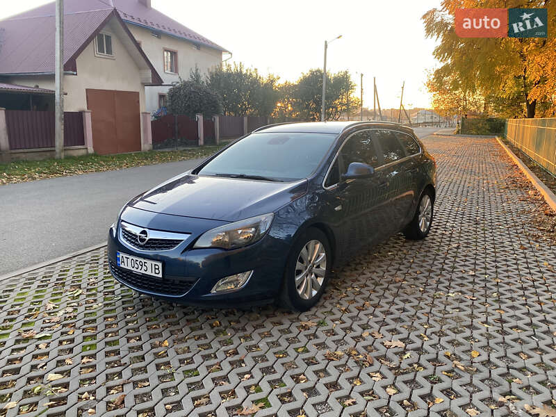 Универсал Opel Astra 2012 в Ивано-Франковске