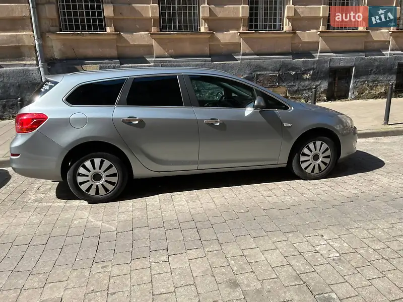 Opel Astra 2011
