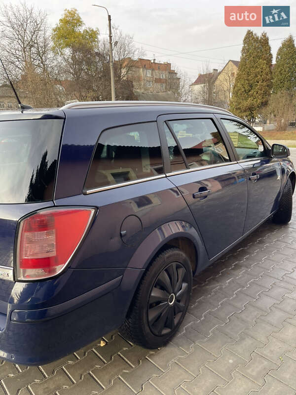 Універсал Opel Astra 2010 в Коломиї