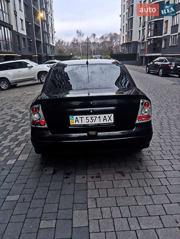 Седан Opel Astra 2006 в Ивано-Франковске