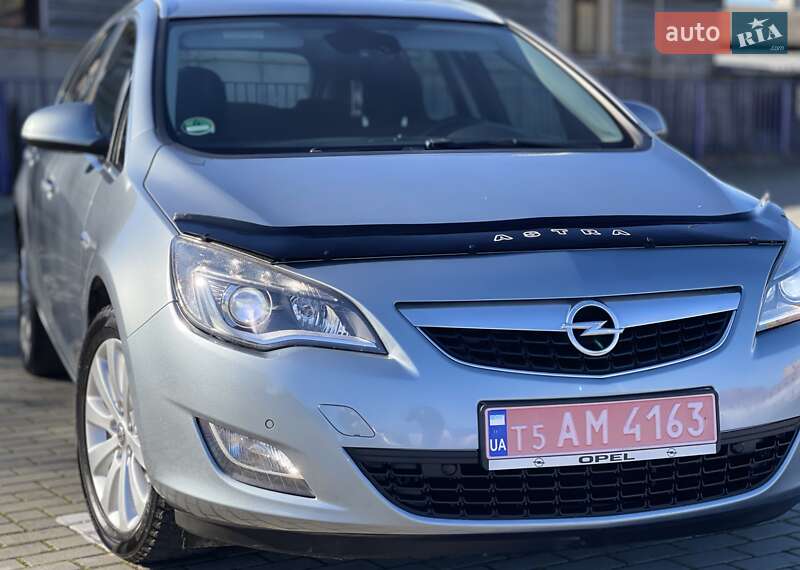 Универсал Opel Astra 2011 в Тернополе