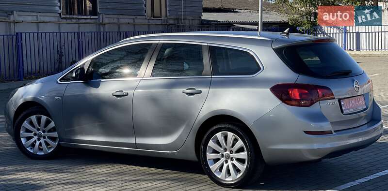 Универсал Opel Astra 2011 в Тернополе