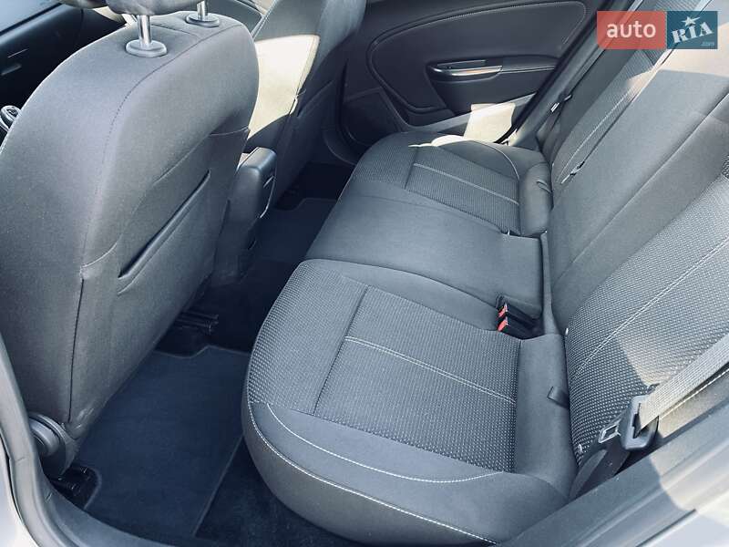 Универсал Opel Astra 2011 в Тернополе