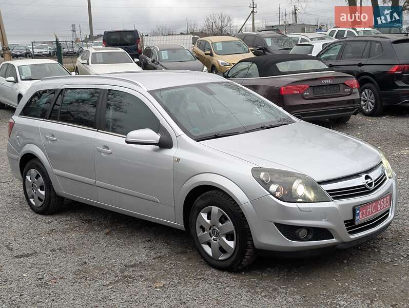 Универсал Opel Astra 2008 в Ровно