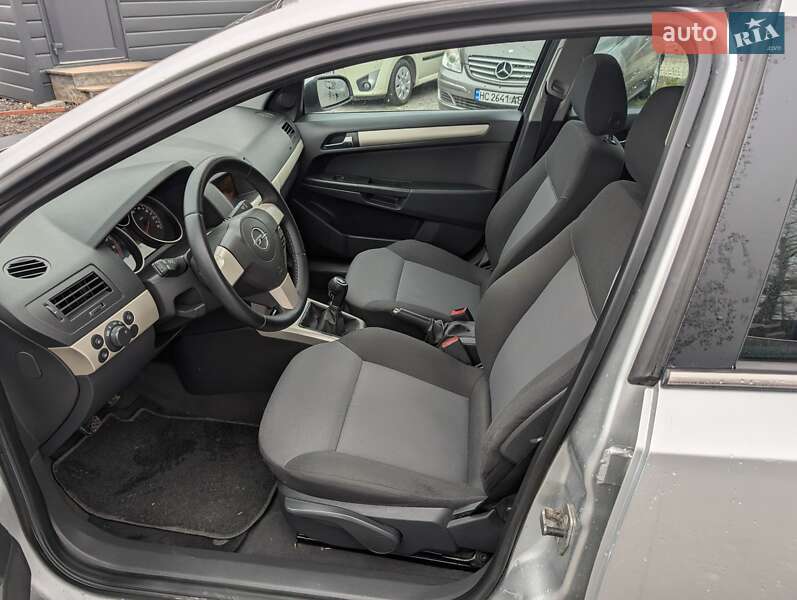 Универсал Opel Astra 2008 в Ровно