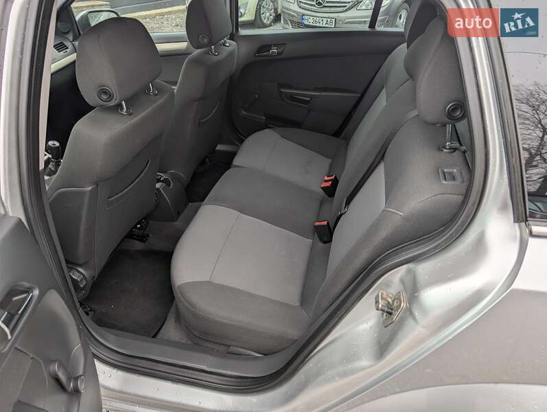 Универсал Opel Astra 2008 в Ровно