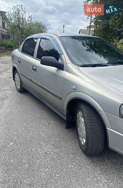 Седан Opel Astra 2006 в Полтаве