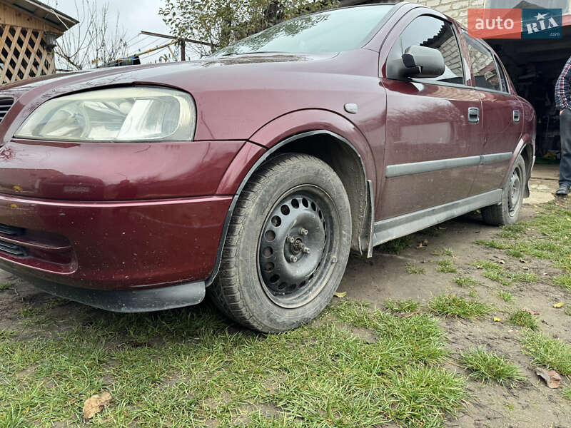 Седан Opel Astra 2005 в Брусилові