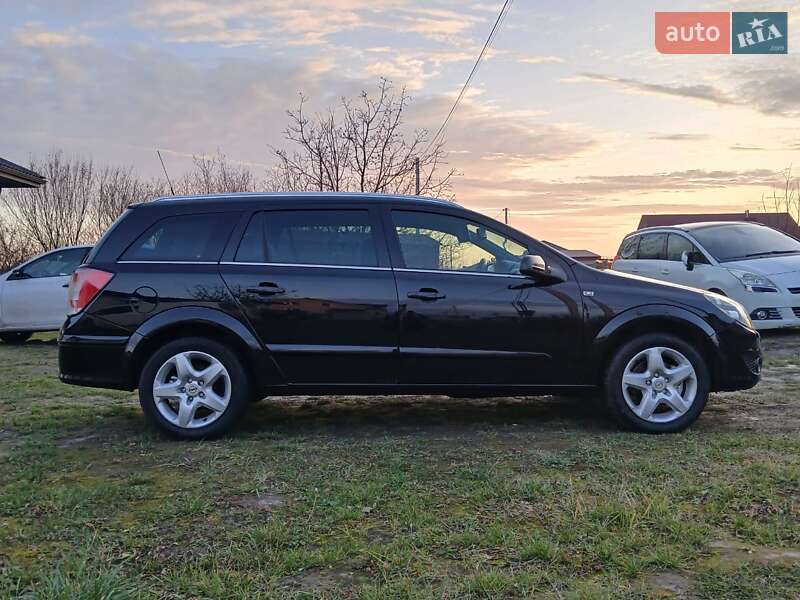 Универсал Opel Astra 2008 в Луцке