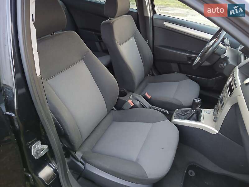 Универсал Opel Astra 2008 в Луцке