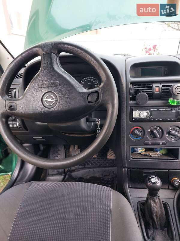 Седан Opel Astra 2004 в Киеве