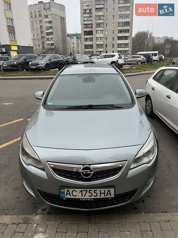 Opel Astra 2011 Opel Astra 2011