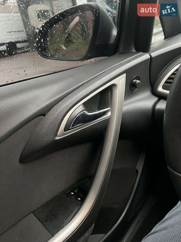 Універсал Opel Astra 2011 в Львові