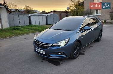 Універсал Opel Astra 2017 в Ужгороді