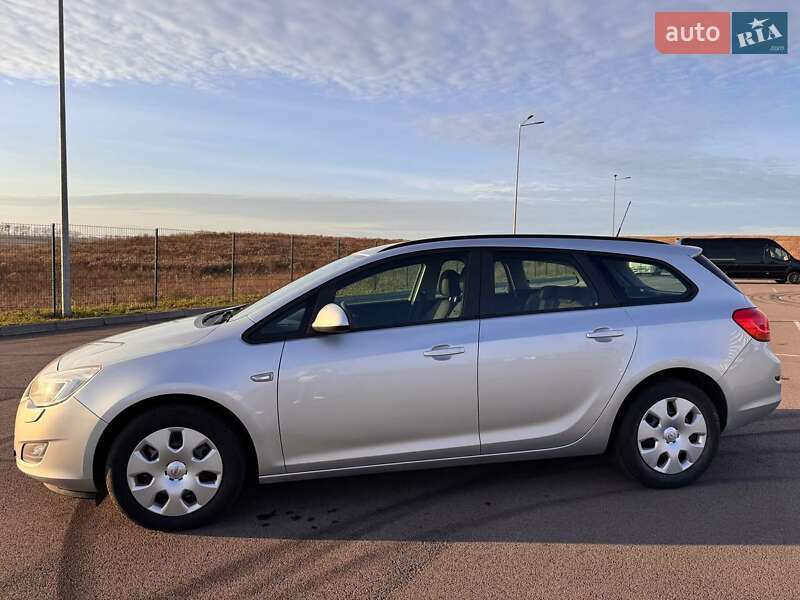 Универсал Opel Astra 2011 в Радивилове