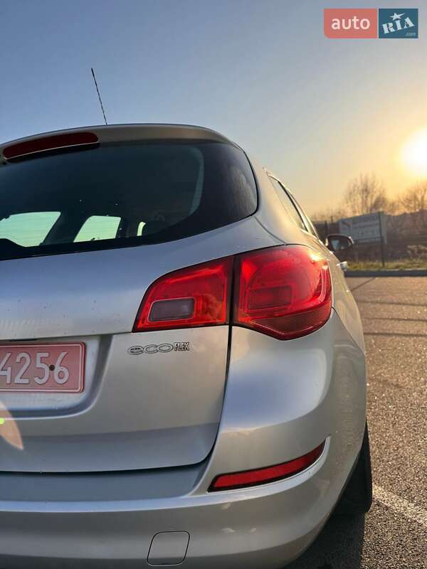 Универсал Opel Astra 2011 в Радивилове