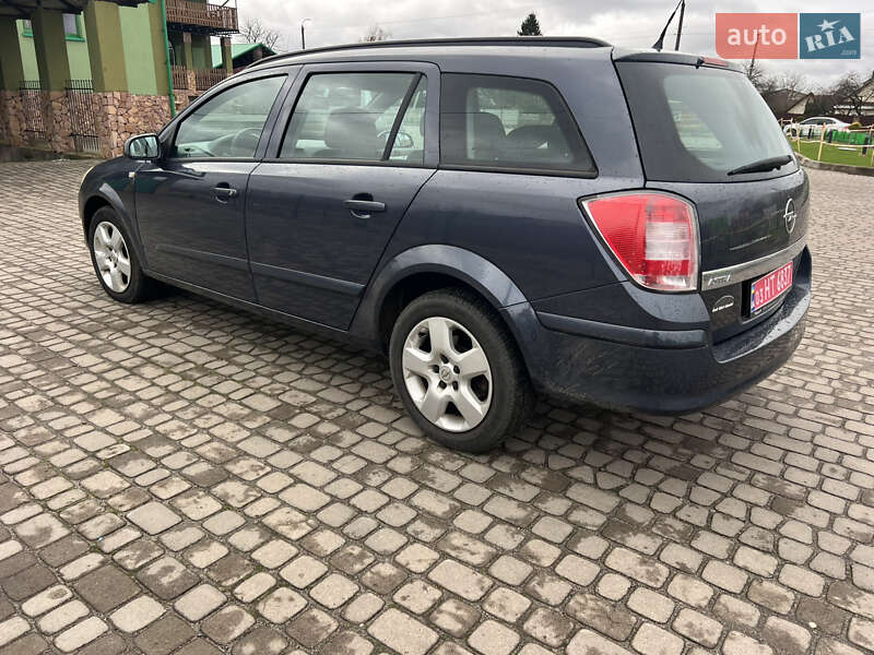 Універсал Opel Astra 2009 в Луцьку