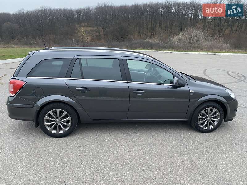 Универсал Opel Astra 2010 в Харькове