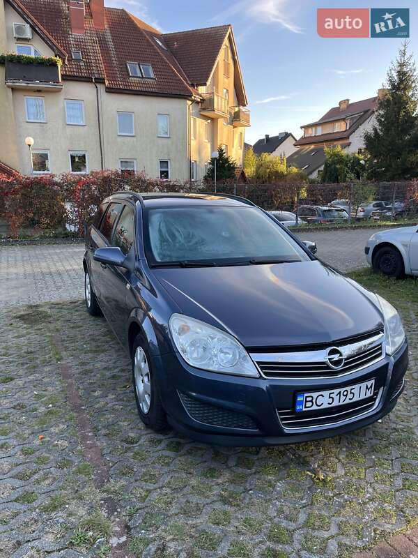 Универсал Opel Astra 2009 в Золочеве