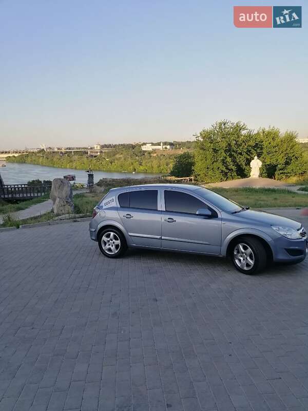 Хетчбек Opel Astra 2008 в Запоріжжі