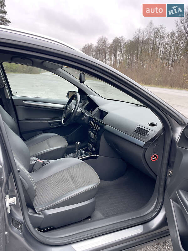 Универсал Opel Astra 2009 в Полонном