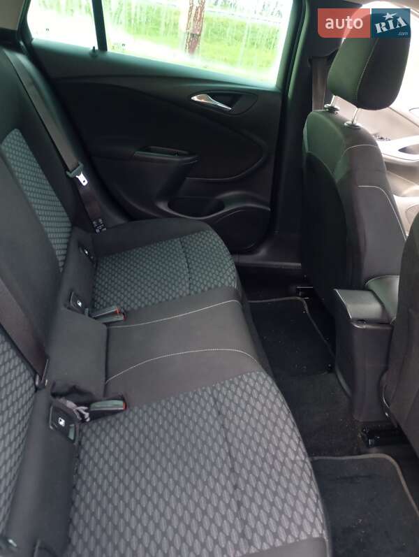 Универсал Opel Astra 2017 в Клевани