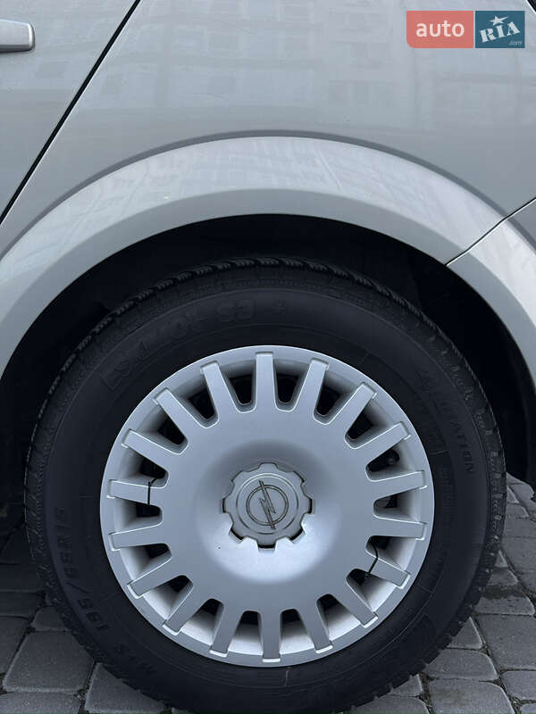 Хэтчбек Opel Astra 2006 в Ивано-Франковске