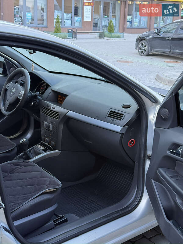 Хэтчбек Opel Astra 2006 в Ивано-Франковске