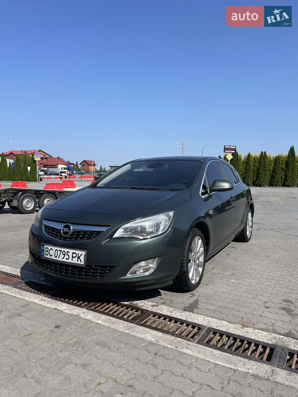 Хэтчбек Opel Astra 2010 в Львове