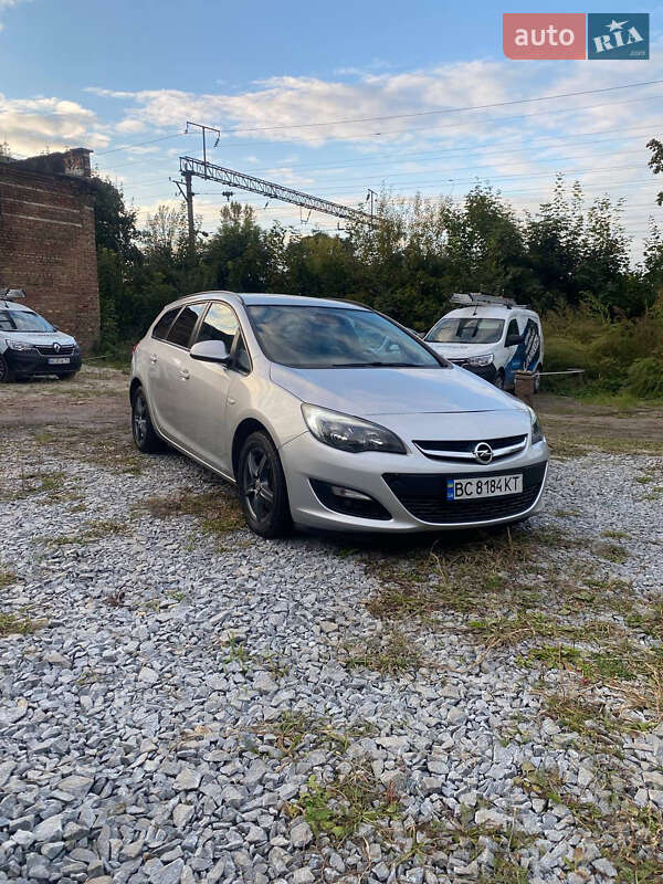 Універсал Opel Astra 2013 в Львові