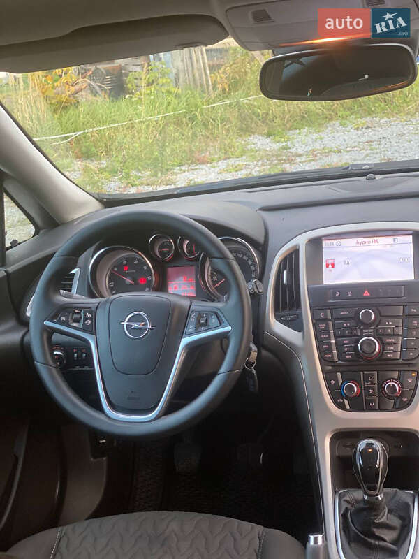 Універсал Opel Astra 2013 в Львові