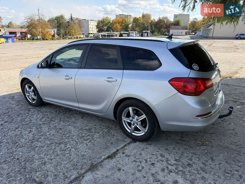 Універсал Opel Astra 2013 в Ладижині